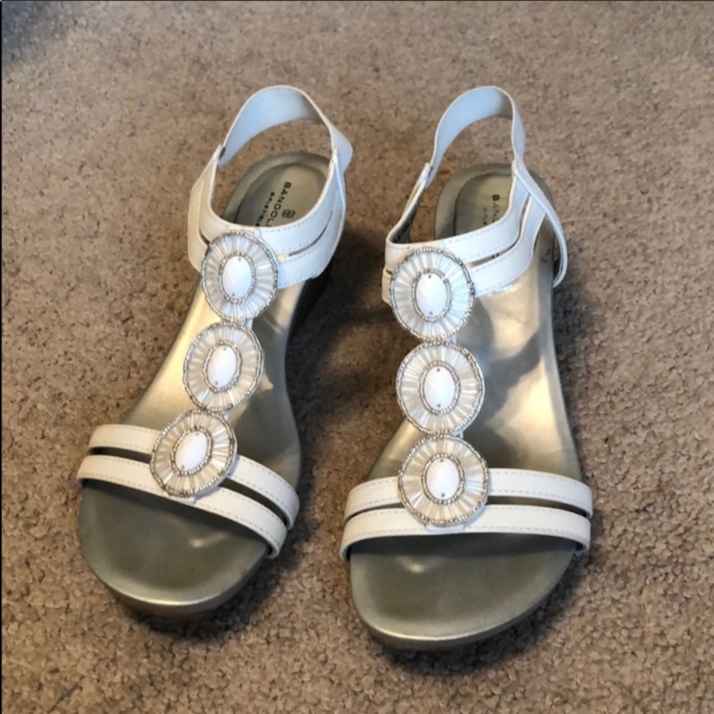 Bandolino wedge sandals. White. 9.5. EUC